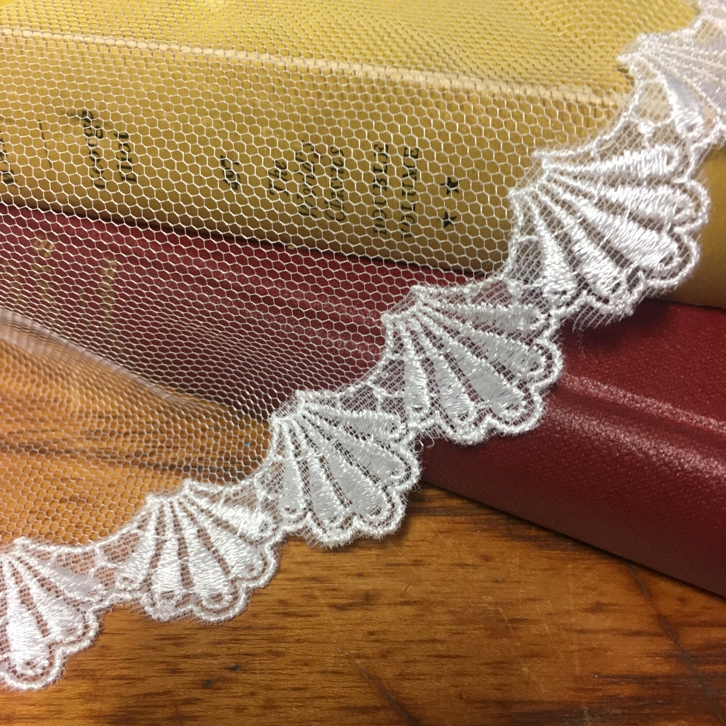 Art deco scalloped lace